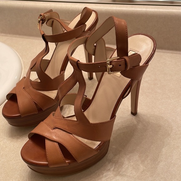 GUESS Heels - Picture 4 of 11